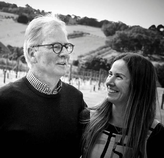 존 미첼과 하이디 부부. 홈페이지