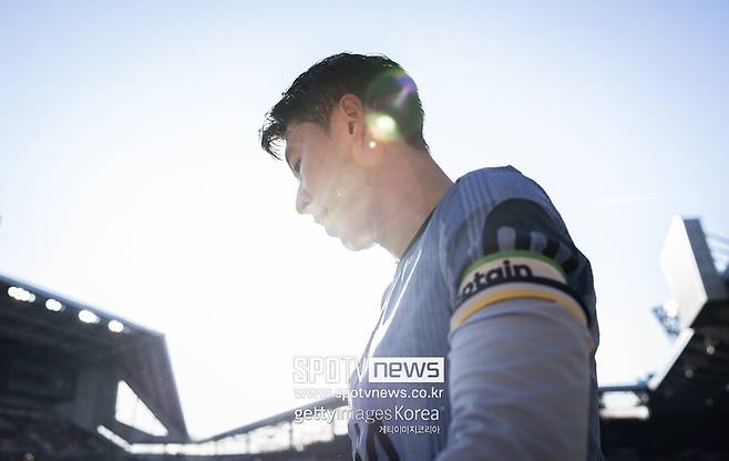 ▲ 토트넘은 현재 프리미어리그 24경기에서 8승 3무 13패(승점 27점)로 14위에 머물러 있다. 시즌 초반 강력한 우승 후보로 평가받았던 팀이지만, 주전 선수들의 부상 속출로 인해 성적이 급격히 하락했다.