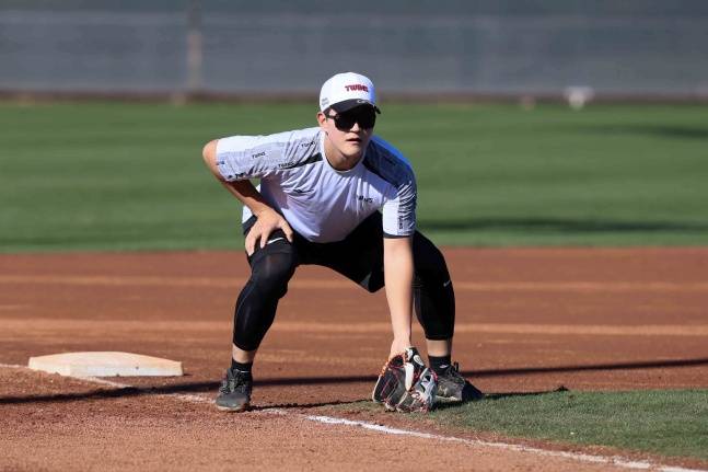 LG 문정빈이 최근 미국 애리조나주 스코츠데일 인디언스쿨파크 야구장에서 진행 중인 2025 LG 스프링캠프에서 훈련을 하고 있다. /사진=LG 트윈스 제공