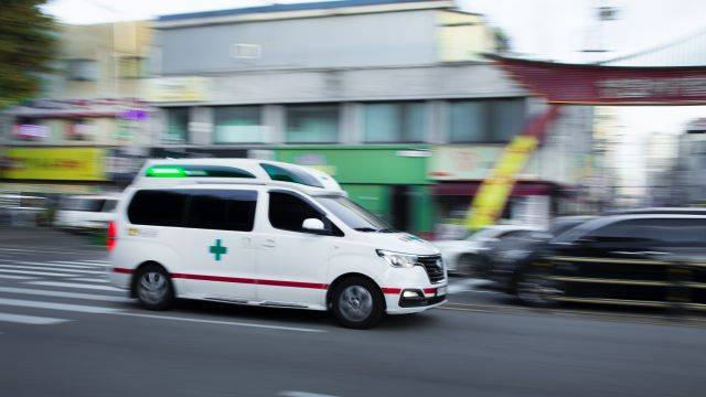 개방성 골절은 심각한 근육 손상과 감염 위험을 동반한다 | 출처: 클립아트코리아