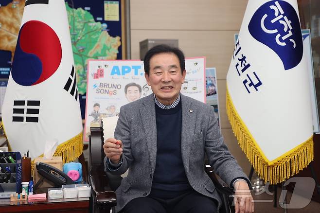 송기섭 충북 진천군수가 18년 연속 인구증가 비결을 밝히고 있다./뉴스1 ⓒ News1 이성기 기자