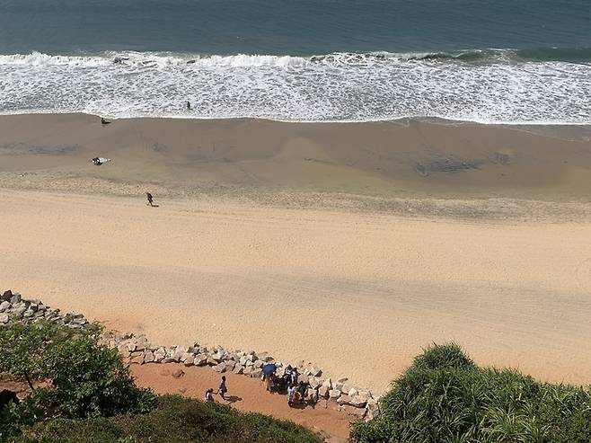 고요하고 평화로운 풍경의 바르칼라 해변