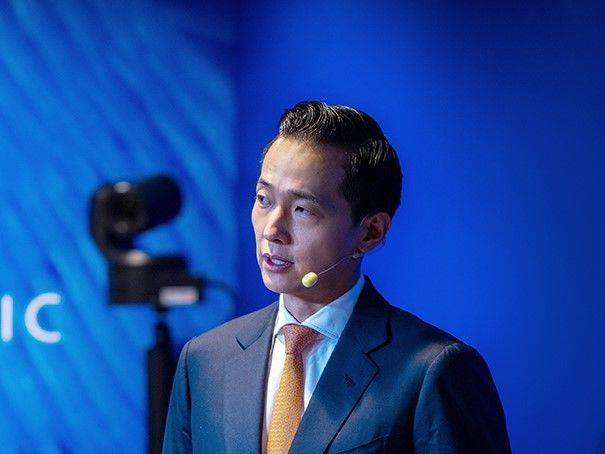 지난달 스위스에서 열린 세계경제포럼(다보스포럼)에서 한화그룹의 탈탄소 비전에 대해 알리고 있는 김동관 한화그룹 부회장.ⓒ한화그룹