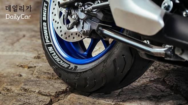 미쉐린 파워 시프트 (MICHELIN Power Shift) 장착컷