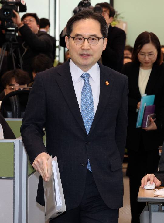 출입기자단 간담회 입장하는 한기정 공정거래위원장 [연합뉴스]