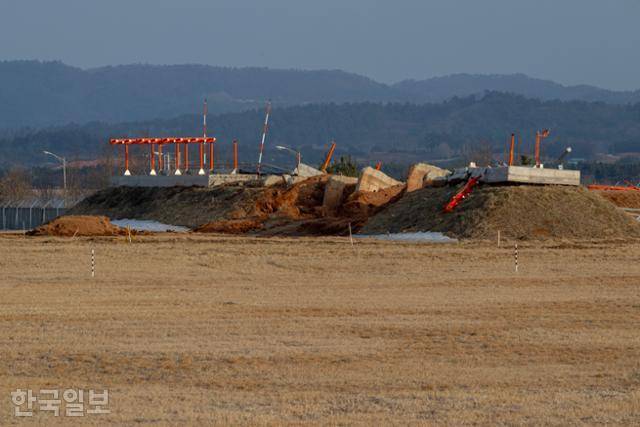 제주항공 여객기 참사현장. 희생자 범국민합동 49재를 하루 앞둔 14일 전남 무안군 무안국제공항 사고 현장. 무안=박시몬 기자