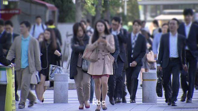 ▲출근길의 직장인들