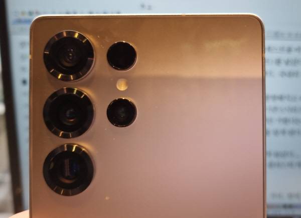 갤럭시S25 울트라 후면 쿼드 카메라. 정옥재 기자