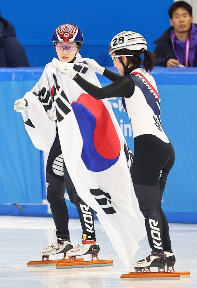 최민정(왼쪽)과 김길리. 사진=연합뉴스