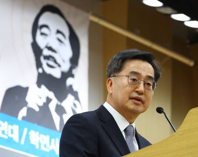 ▲김동연 경기도지사가 7일 서울 국회 도서관에서 열린 도서 「풍운의 정치인 김상현을 읽다」 출판기념회에 참석해 발언하고 있다. ⓒ연합뉴스