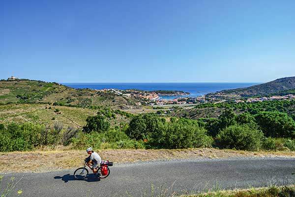 프랑스 남부에서 스페인 국경으로 이어진 긴 오르막. 지중해를 한눈에 볼 수 있다.