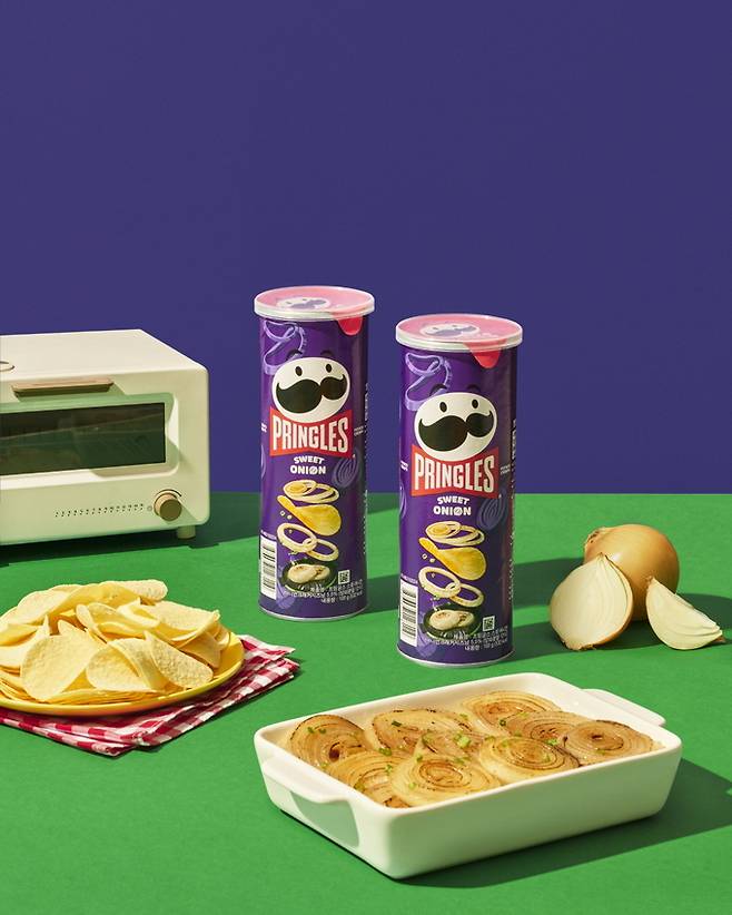 프링글스, 미슐랭 3 스타 셰프가 개발한 신제품 ‘스윗 어니언’ 한국 단독 출시. 프링글스 제공
