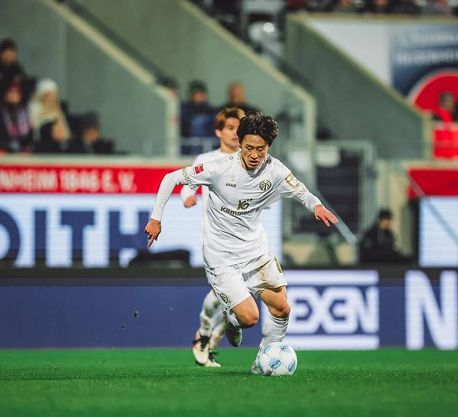 드리블하는 이재성 [마인츠 홈페이지 캡처. 재판매 및 DB 금지]