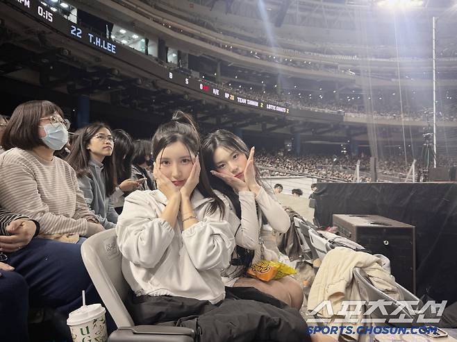 치어리더 남민정과 조연주(오른쪽). 사진제공=투에스 스포테인먼트