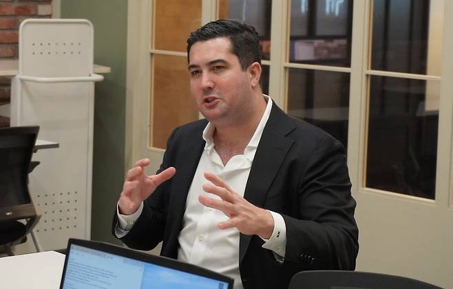 매트 라이트 가이아 최고경영자(CEO)가 18일 블루밍비트와 인터뷰를 진행하고 있다.