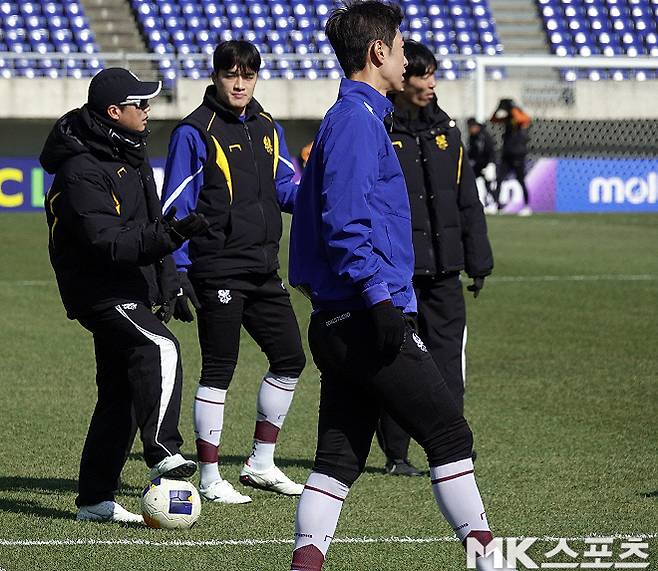 광주 FC 이정효 감독(사진 맨 왼쪽). 사진=이근승 기자