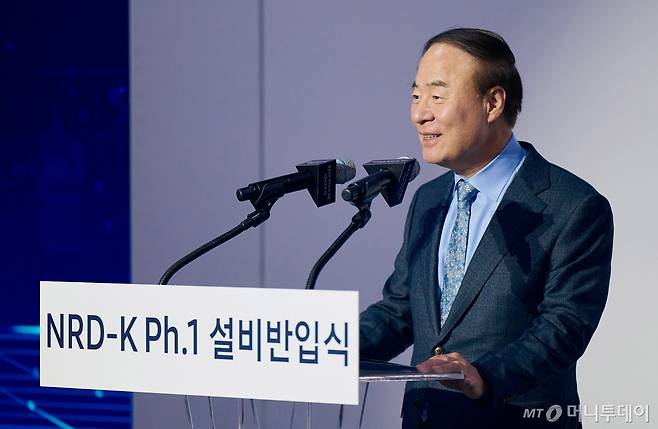 [서울=뉴시스] 전신 기자 = 18일 삼성전자 기흥캠퍼스에서 열린 'NRD-K 설비반입식'에서 전영현 부회장이 기념사를 하고 있다. (사진=삼성전자 제공) 2024.11.18. photo@newsis.com *재판매 및 DB 금지 /사진=전신