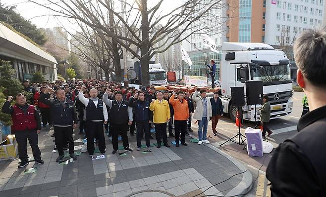 계약 위반 사항 시정 요구는 연예인, 특수고용노동자 등 구속력을 갖는 노동계약에서 볼 수 있다.[사진 | 연합뉴스]
