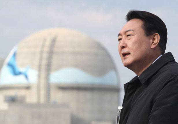 윤석열 대통령이 대선후보 시절인 지난 2021년 12월 29일 경북 울진군 신한울 3·4호기 건설중단 현장에서 탈원전 정책 전면 재검토, 신한울 3·4호기 건설 즉각 재개 등을 담은 원자력 공약을 발표하는 모습. (사진=연합뉴스)