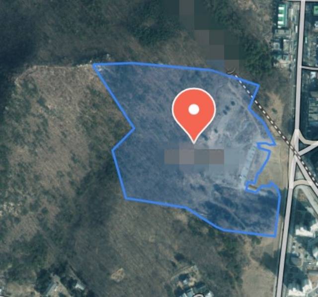 배우 이지아의 할아버지이자 친일파로 분류된 고 김순흥 씨가 350억 원 상당의 땅을 남긴 가운데 가족들이 이를 두고 갈등을 빚고 있다. 사진은 해당 필지 일대 모습이다. /네이버 지도 캡처