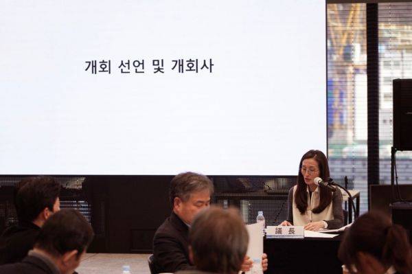 한국패션산업협회는 지난 17일 영원무역 명동빌딩에서 이사회와 정기총회를 개최하고 2025년 사업 계획과 예산 등을 심의 통과시켰다. 한국패션산업협회 제공.