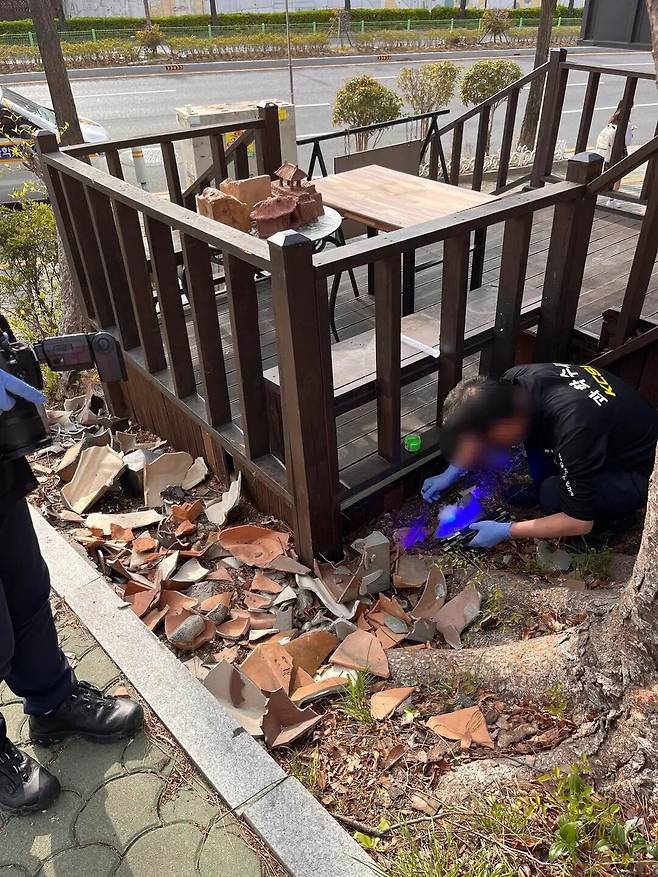 IMG_20250219_152728_143.jpeg 도예공방 앞 도자기들을 모조리 깬 범인 잡고보니...