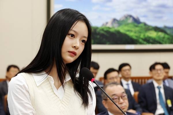 하니는 2024년 10월 15일 오후 국회 환경노동위원회 국정감사에 ‘아이돌 따돌림과 직장 내 괴롭힘’ 문제의 증인과 참고인으로 출석했다. / 사진=연합뉴스