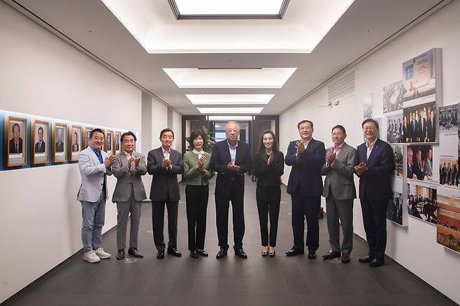 한국경제인협회(한경협)은 지난해 9월 회장단에 김남구 한국투자금융지주 회장, 김정수 삼양라운드스퀘어 부회장, 성래은 영원무역그룹 부회장 등 3명을 새로 영입했다. 왼쪽부터 이웅열 코오롱 명예회장, 이장한 종근당 회장, 김윤 삼양홀딩스 회장, 김정수 삼양라운드스퀘어 부회장, 류진 한경협 회장, 성래은 영원무역그룹 부회장, 김남구 한국투자금융지주 회장, 조현준 효성 회장, 김창범 한경협 상근부회장 [한국경제인협회 제공]