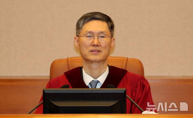 [서울=뉴시스] 김진아 기자 = 문형배 헌법재판소장 권한대행이 19일 서울 종로구 헌법재판소에서 한덕수 국무총리 탄핵심판 1차 변론기일에 참석해 있다. (공동취재) 2025.02.19. photo@newsis.com