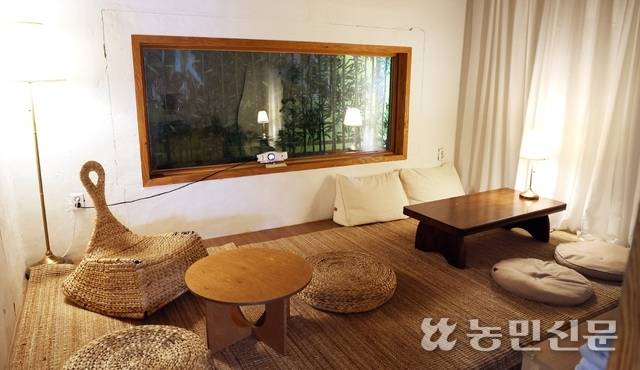 온돌방과 좌식 테이블. 아이와 함께 온 손님을 위한 배려가 돋보인다.