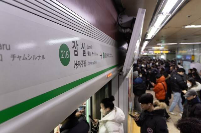 지난해 승객이 가장 많이 이용한 곳은 서울 지하철 2호선 잠실역이었다. 서울교통공사