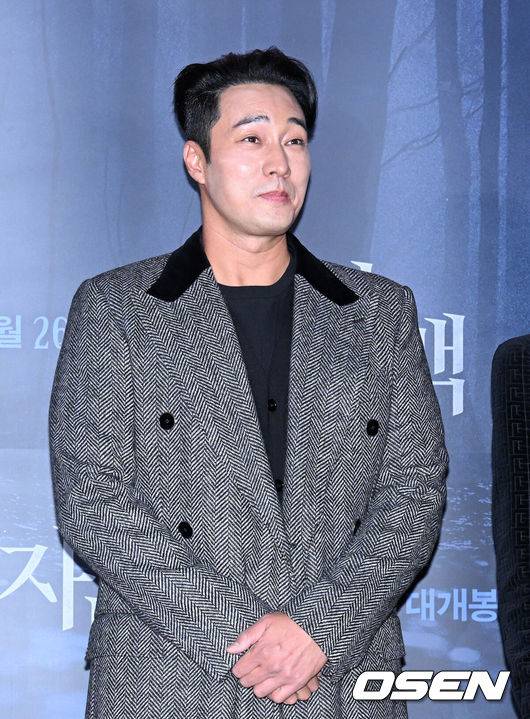 [OSEN=이대선 기자] 24일 오후 서울 롯데시네마 월드타워에서 영화 '자백'(윤종석 감독) VIP시사회가 열렸다.배우 소지섭이 포토타임을 가지고 있다. 2022.10.24 /sunday@osen.co.kr