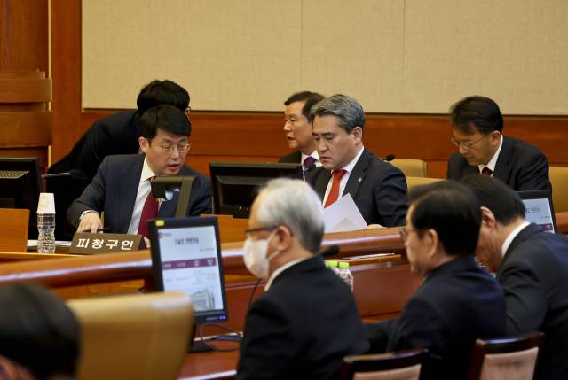 ▲윤석열 대통령 측 변호인들이 18일 서울 종로구 헌법재판소에서 열린 윤석열 대통령 탄핵 심판 9차 변론기일에 출석해 있다. ⓒ연합뉴스