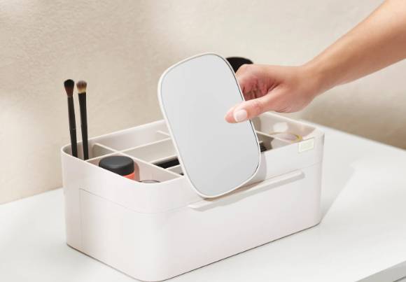 화장품은 10~25℃의 햇볕이 들지 않는 서늘한 곳에 보관하는 것이 가장 좋다. 사진은 본 기사 내용과 무관함. [사진=Joseph Joseph EU]