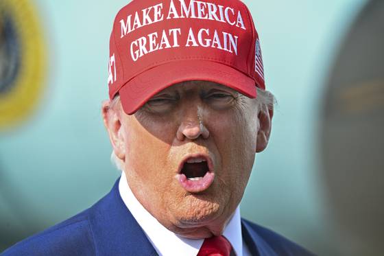U.S. President Donald Trump speaks to reporters after landing at Palm Beach International Airport in Florida on Feb. 16. [AP/YONHAP]