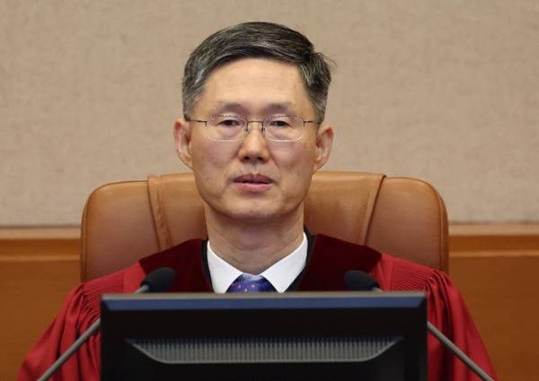 문형배 헌법재판소장 권한대행이 지난 13일 서울 종로구 헌법재판소에서 열린 ‘윤석열 대통령 탄핵심판 8차 변론’에 참석해 자리하고 있다. 사진공동취재단