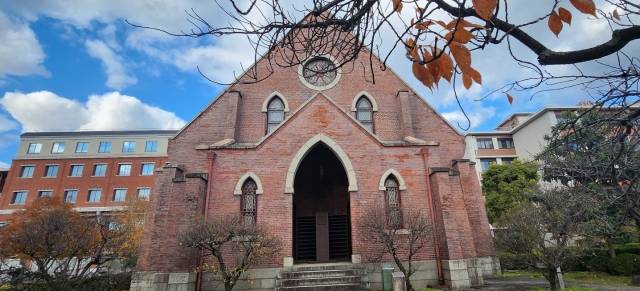 도시샤대학 정 가운데에 위치한 클라크 채플. 이곳에서 16일 윤동주 명예문화박사 증정식이 개최됐다. 도시샤대학 국제협력추진기구 서울사무소 제공