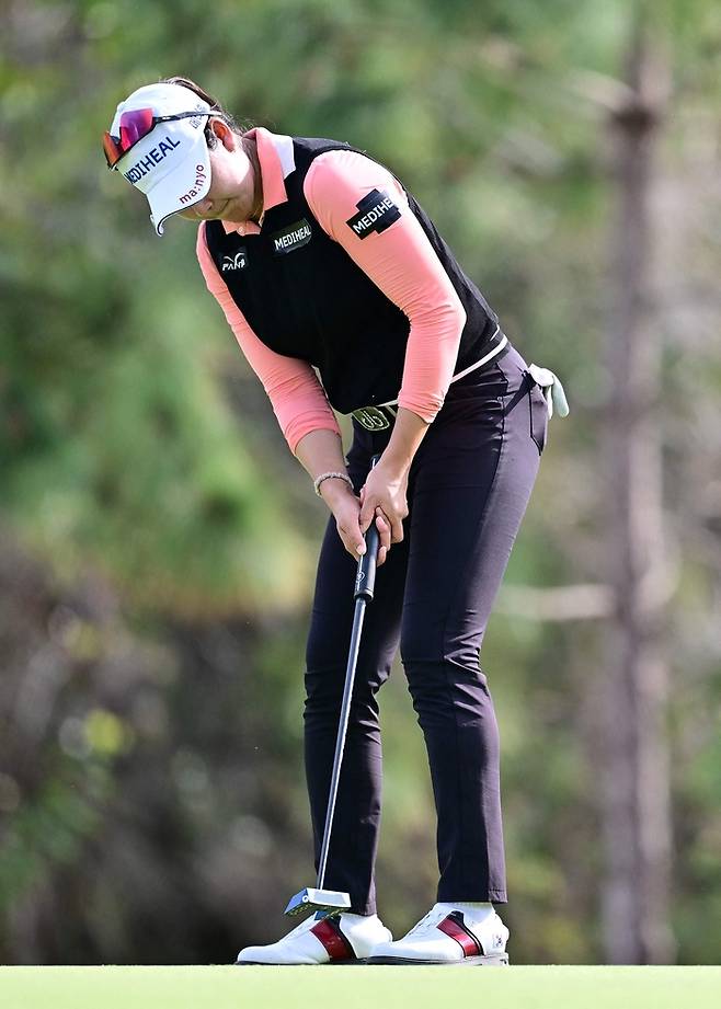 제로 토크 퍼터를 사용해 LPGA 투어 2025시즌 개막전 힐튼 그랜드 베케이션스 토너먼트 오브 챔피언스 정상에 올랐던 김아림. AFP 연합뉴스