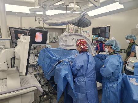 채한규 강동성심병원 비뇨의학과 교수의 수술 모습./사진=강동성심병원