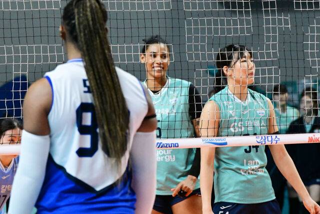 4세트에서 승부를 원점으로 만든 GS칼텍스 실바가 미소를 짓고 있다. / 한국배구연맹(KOVO)