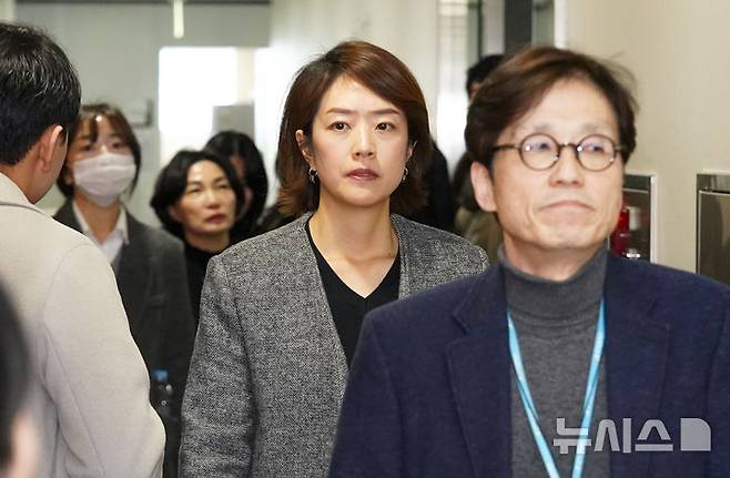 [서울=뉴시스] 고범준 기자 = 고민정 더불어민주당 의원이 10일 서울 중구 국가인권위에서 열린 '국가인권위원회 제2차 전원위원회'에 참석하고 있다. 2025.02.10. (공동취재) photo@newsis.com