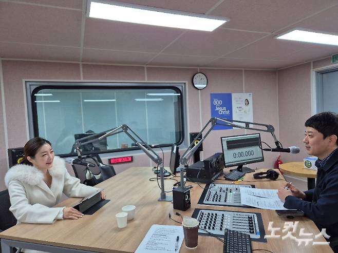 강원CBS.강원영동CBS 시사프로그램 <최진성의 위클리오늘>에 출연한 비올리스트 정민경. 강민주 PD