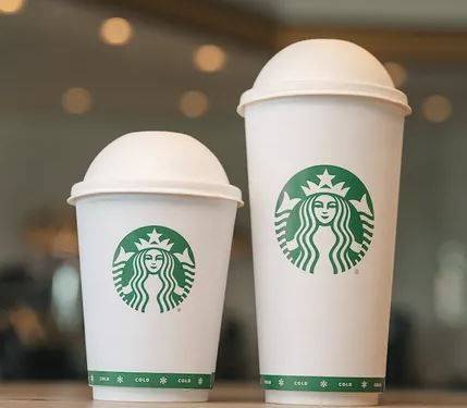 스타벅스가 이달 11일부터 미국 캘리포니아, 워싱턴, 하와이 등 14개 주 매장에서 도입한 ‘컴포스터블컵'. 사진 제공=스타벅스