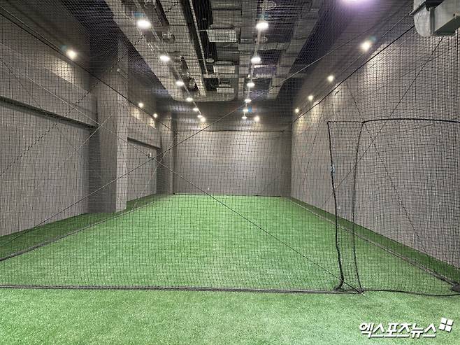 원정 라커룸 안쪽의 실내연습장의 모습. 엑스포츠뉴스DB