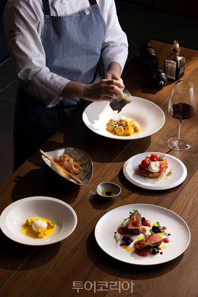 성문안 피오레토 2025 봄 시즈널 5코스 성문안 피오레토 레스토랑 전경 성문안 피오레토 2025 봄 디너 세트 /사진-성문안 피오레토