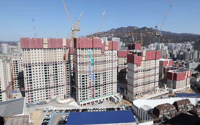 서울 시내 한 아파트 단지 공사 현장./뉴스1