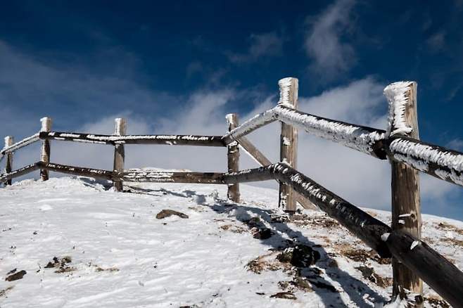 3fb8c32fffd711ab6fb8d38a4483161cb0e12e90c643b55f06e754d0ec7a3edee130b7766793