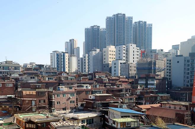 총 580가구 규모 아파트 재개발 계획을 수립하고 지난 14일 시공사 선정에 착수한 서울 강동구 천호동 532-2번지 일대(천호3-3구역). 이충우기자