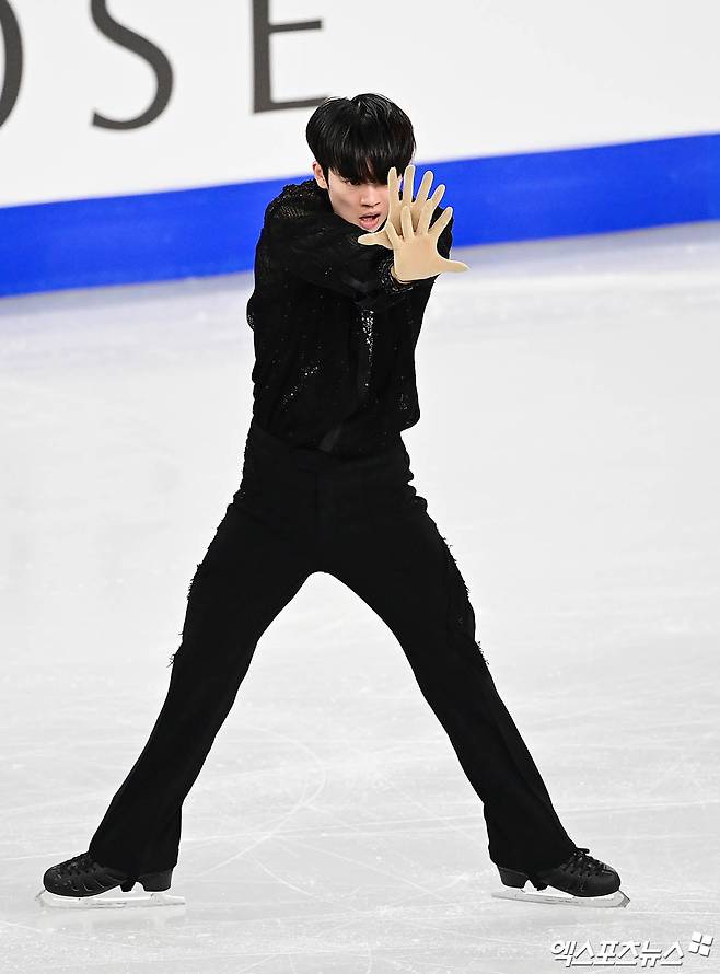 피겨스케이팅 차준환이 20일 서울 목동아이스링크에서 열린 ISU 사대륙선수권대회 남자 싱글 쇼트프로그램에서 연기하고 있다. 목동, 박지영 기자