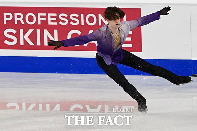 카자흐스탄의 샤이도로프 미카일은 이날 연기로 285.10점을 기록하며 금메달을 차지했다.